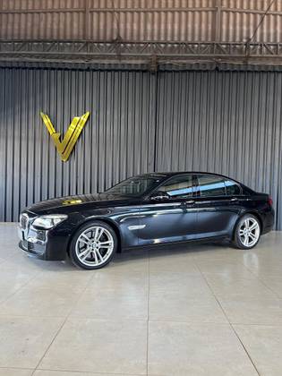 BMW 750i 4.4 M SPORT SEDAN V8 32V GASOLINA 4P AUTOMÁTICO BMW 750i 4.4 M SPORT SEDAN V8 32V GASOLINA 4P AUTOMÁTICO